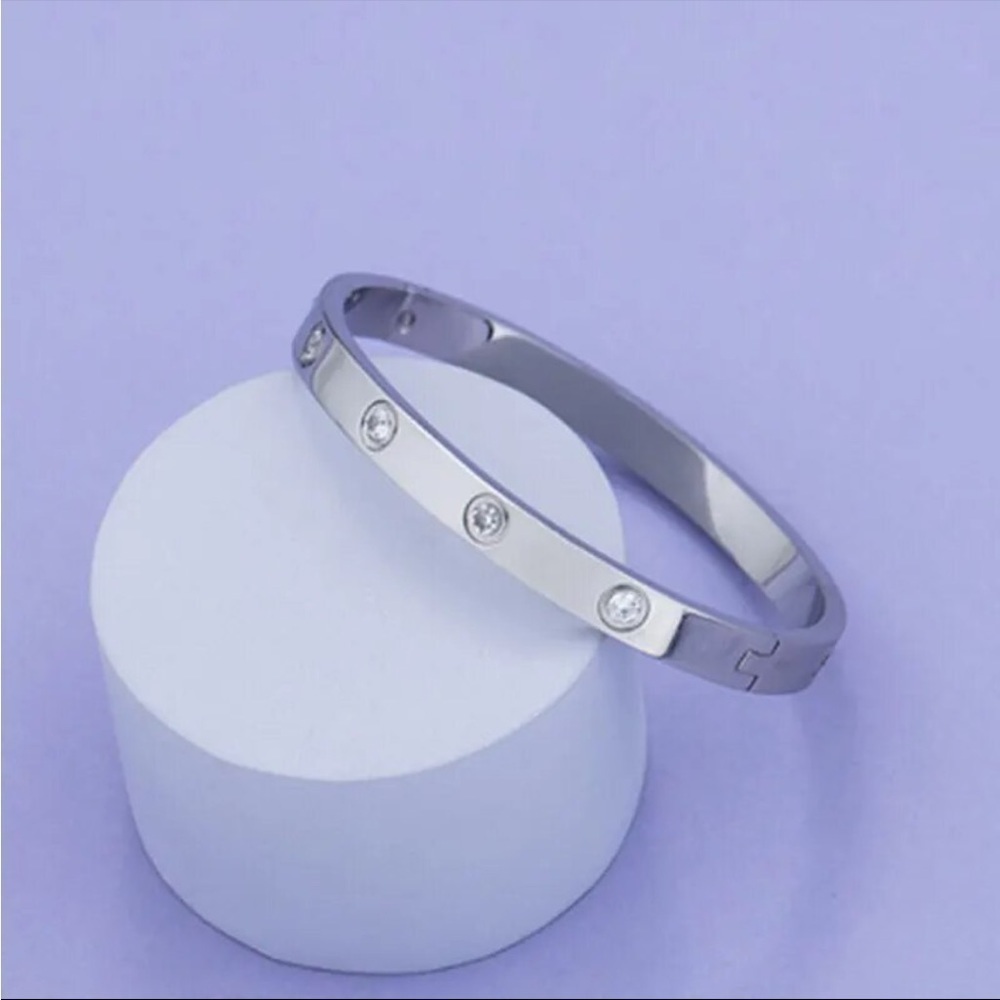 Love Bangle Round Diamond Bangle Bracelet - Picture 12 of 14